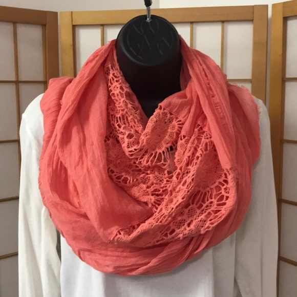 Infinity scarf with lace - Picture 1 of 2